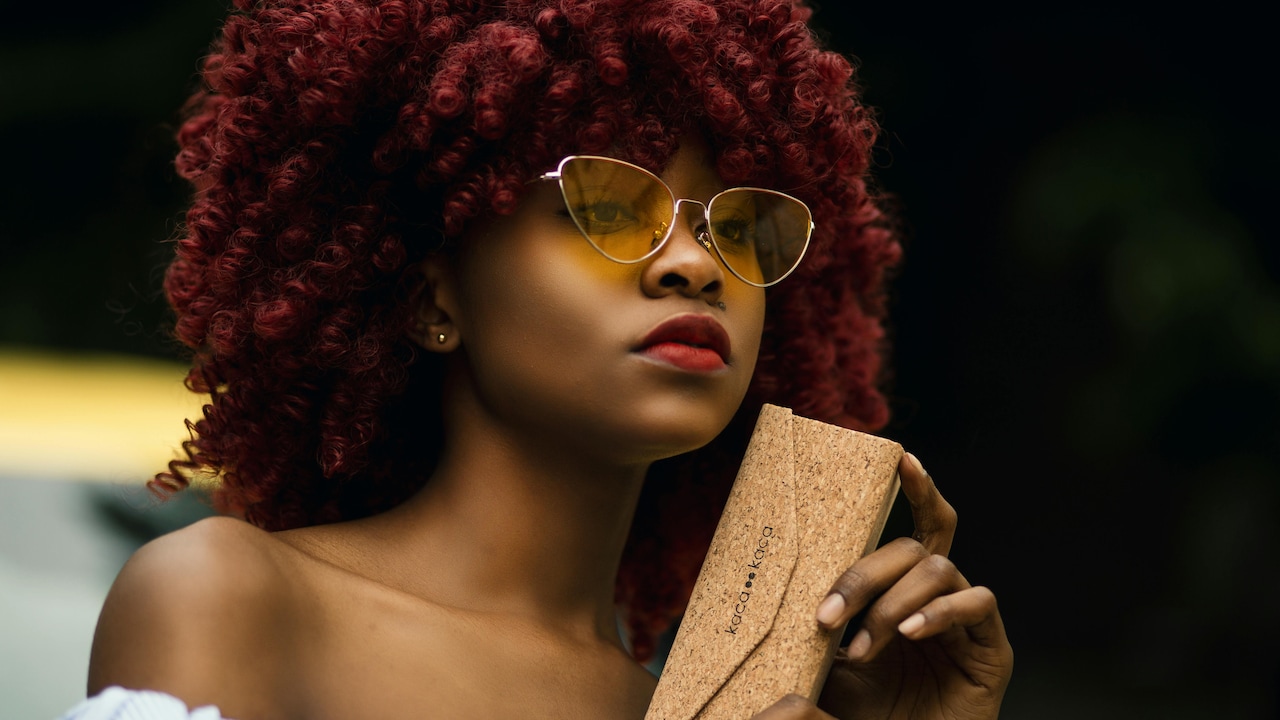 Signs Your Wallet Will Age Well, Not Peel in a Year: Use These Easy Tips to Choose a Wallet That Lasts.