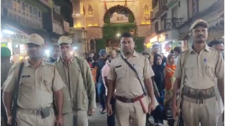Rajasthan: दिल्ली धमाके के बाद अजमेर शरीफ दरगाह पर हाई अलर्ट, सादे कपड़ों में घूम रहे खुफिया विभाग के जवान