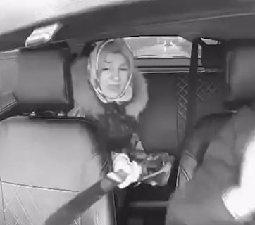 ड्राइवर ने बजाया डांस म्यूजिक तो भड़क गई पैसेंजर, बैग से निकाला लंबा चाकू और फिर...