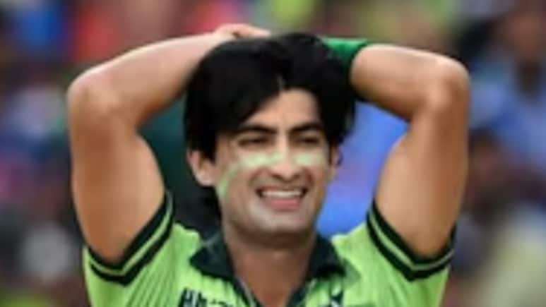 शॉकिंग! पाकिस्तान में अब क्रिकेटरों का भी हुआ बुरा हाल, नसीम शाह के घर पर हुई धुआंधार फायरिंग