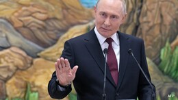 Poop Suitcase, Body Doubles, Private Food Lab: Inside Putin's Security Web