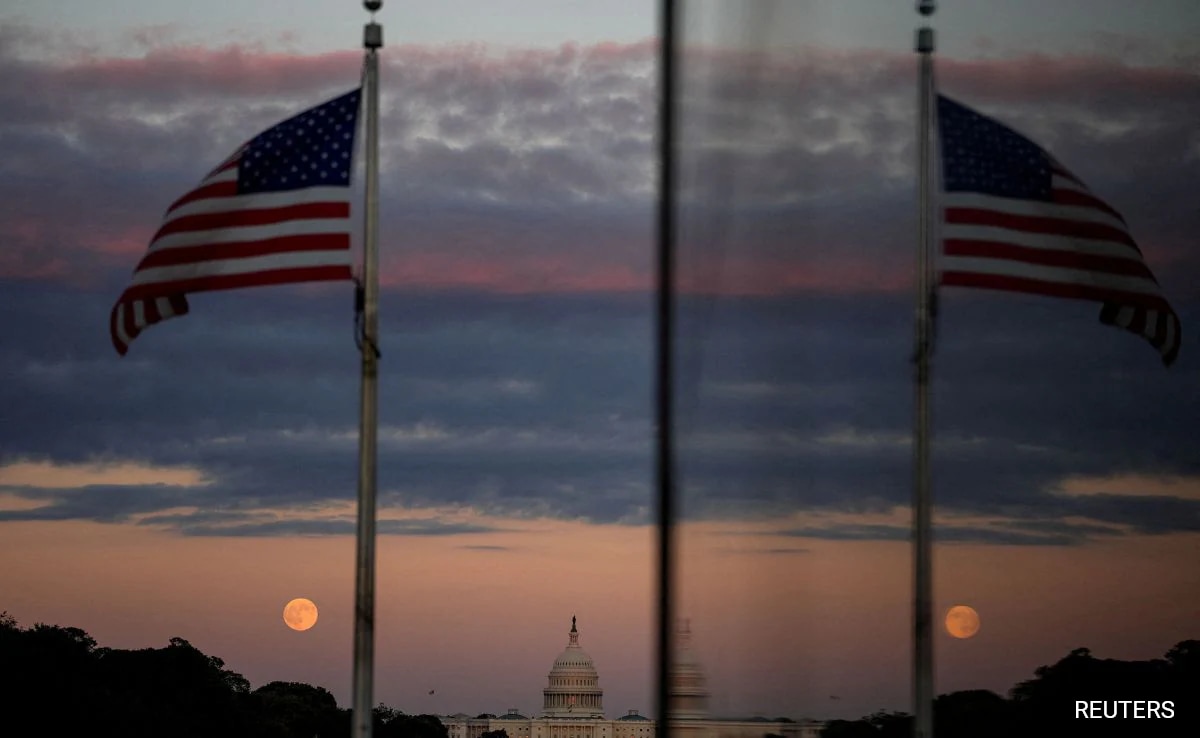 US Federal Workers Broke, Running Out Of Food As Shutdown Enters 2nd Month