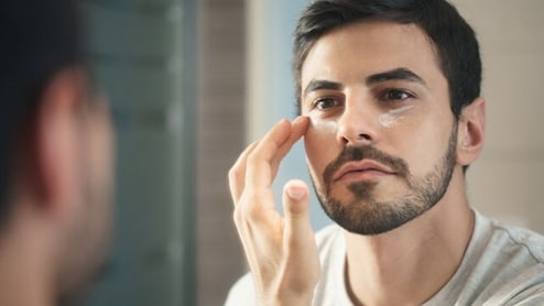 Men Skin Care Tips: क्या लड़के भी मेकअप करते हैं? पुरुषों का मेकअप कैसे करें, हर लड़के को आना चाह‍िए यह गुण