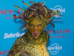 सिर पर रेंगते सांप और लपलपाती जीभ, हैलोवीन पर कुछ ऐसा था इस फेमस मॉडल का लुक, भारत की नागिन भी फेल