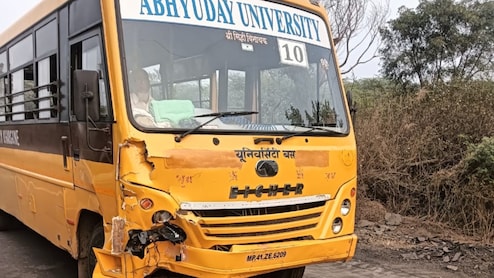 Khargone Road Acciden: अभ्युदय विश्वविद्यालय की बस ने बाइक को मारी टक्कर, मासूम समेत एक ही परिवार के तीन लोगों की मौत