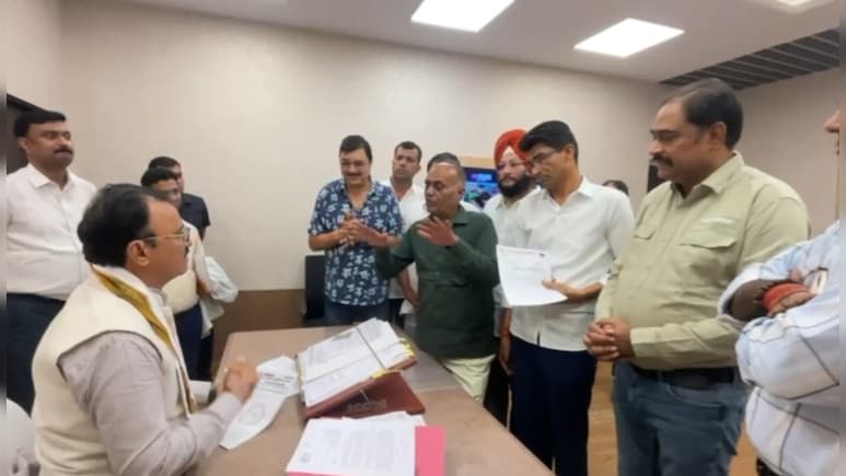 Rajasthan: राजस्थान में बंद रहेगी निजी बसें, सीएम और डिप्टी सीएम से मुलाकात के बाद संचालक बोले- हड़ताल खत्म नहीं होगी