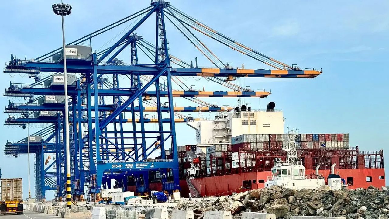 व्यापार डेटा रिपोर्ट: अक्टूबर 2025 में एक्सपोर्ट और इंपोर्ट का मिला-जुला रुझान