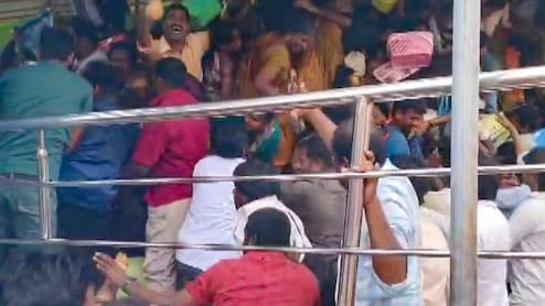 LIVE: आने-जाने का एक ही रास्‍ता, रेलिंग टूटी और... आंध्र प्रदेश के मंदिर में भगदड़, 10 लोगों की मौत