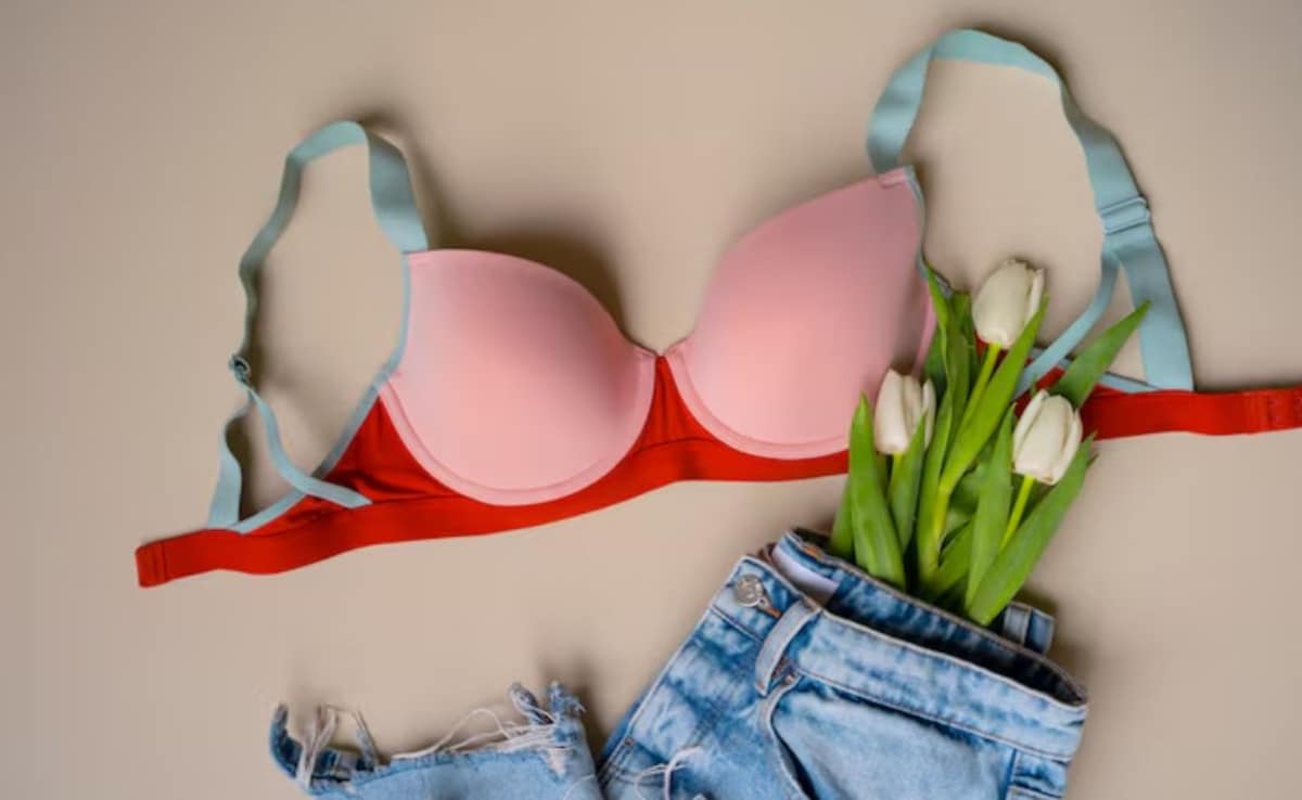 You should wash regular bras after 2-3 wears and a sports bra after every wear. Photo: Freepik You should wash regular bras after 2-3 wears and a sports bra after every wear. Photo: Freepik