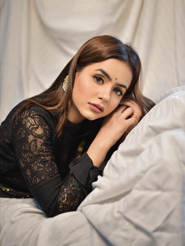 <i>Vasudha</i> Actress Pratiksha Rai Admits She Was Suicidal After Father's Death: 'Googled How To Kill Myself'