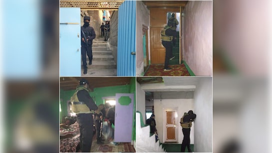 कश्मीर में कुलगाम पुलिस ने प्रतिबंधित संगठन जमात-ए-इस्लामी के सदस्यों के घरों पर छापेमारी की