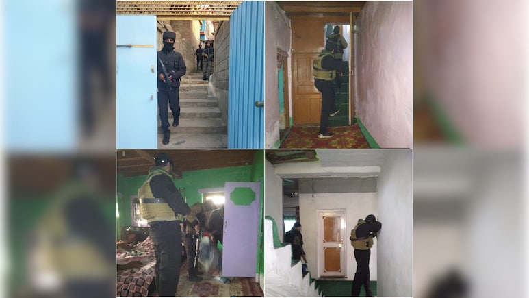 कश्मीर में कुलगाम पुलिस ने प्रतिबंधित संगठन जमात-ए-इस्लामी के सदस्यों के घरों पर छापेमारी की