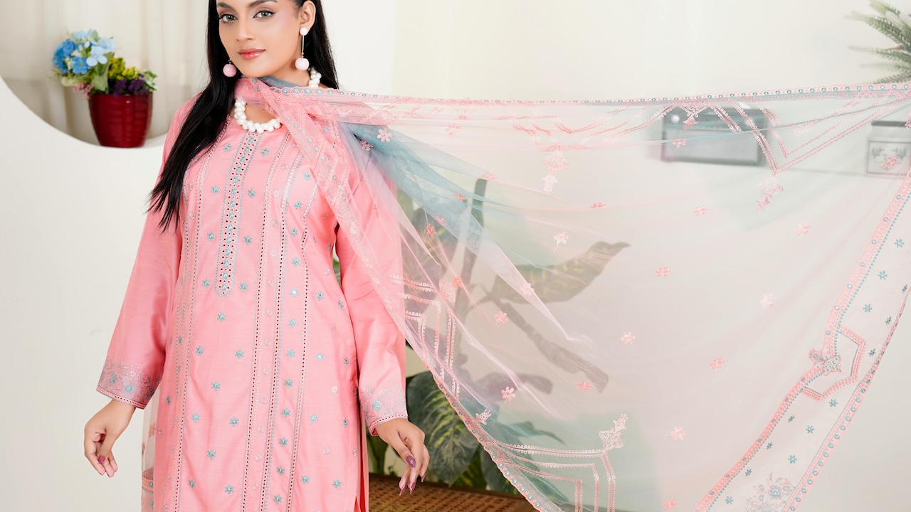 Cotton kurtas for women: Fresh styles to upgrade your wardrobe during the Myntra Black Friday Sale