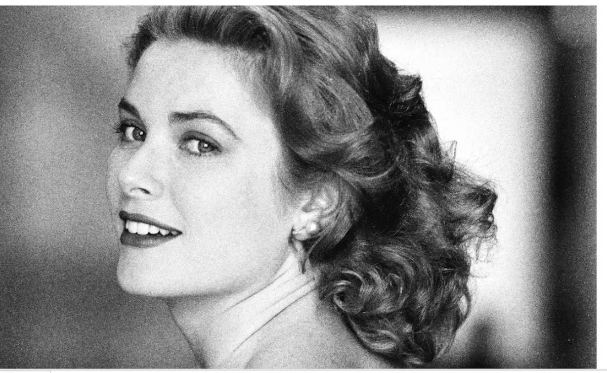 करियर के पीक पर इस एक्ट्रेस ने कर ली शादी, फिल्में छोड़ कर बनी क्वीन, हुआ दर्दनाक अंत