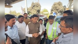 Indore Metro: महापौर ने मेट्रो अधिकारियों को लगाई फटकार, कहा- ब्रिज बन गए, पर सर्विस रोड क्यों नहीं बनी?