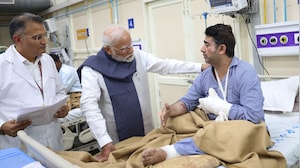 PM Modi Meets Delhi Blast Victims At Hospital After Returning From Bhutan