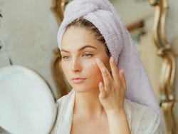 Best Moisturisers With SPF: ग्लोइंग और प्रोटेक्टेड स्किन के लिए ये मॉइस्चराइज़र हैं परफेक्ट स्किनकेयर सॉल्यूशन