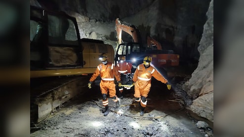 UP के सोनभद्र में खनन के दौरान हुआ बड़ा हादसा, 1 की मौत, 15 मजदूरों के फंसे होने की आशंका