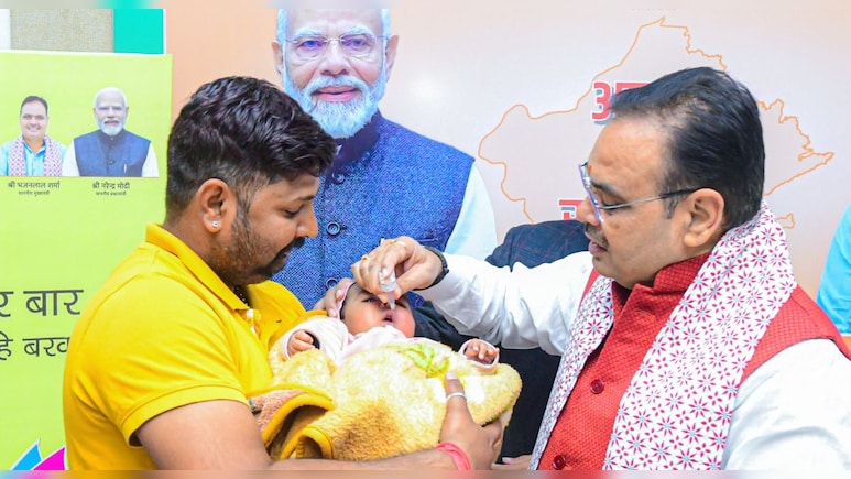 सीएम भजनलाल ने अपने हाथों से बच्चों को प‍िलाई प‍ोल‍ियो की खुराक, पल्स पोलियो अभियान शुरू