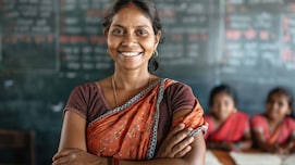 UP Teacher Vacancy: यूपी में शिक्षकों की भर्ती के लिए आज से होंगे आवेदन, जानें कौन नहीं कर सकता अप्लाई