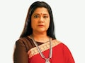 Renuka Shahane: 'माझ्यासोबत राहा, महिना पगार देतो';  रेणुका शहाणेला निर्मात्यानं दिली होती घाणेरडी ऑफर