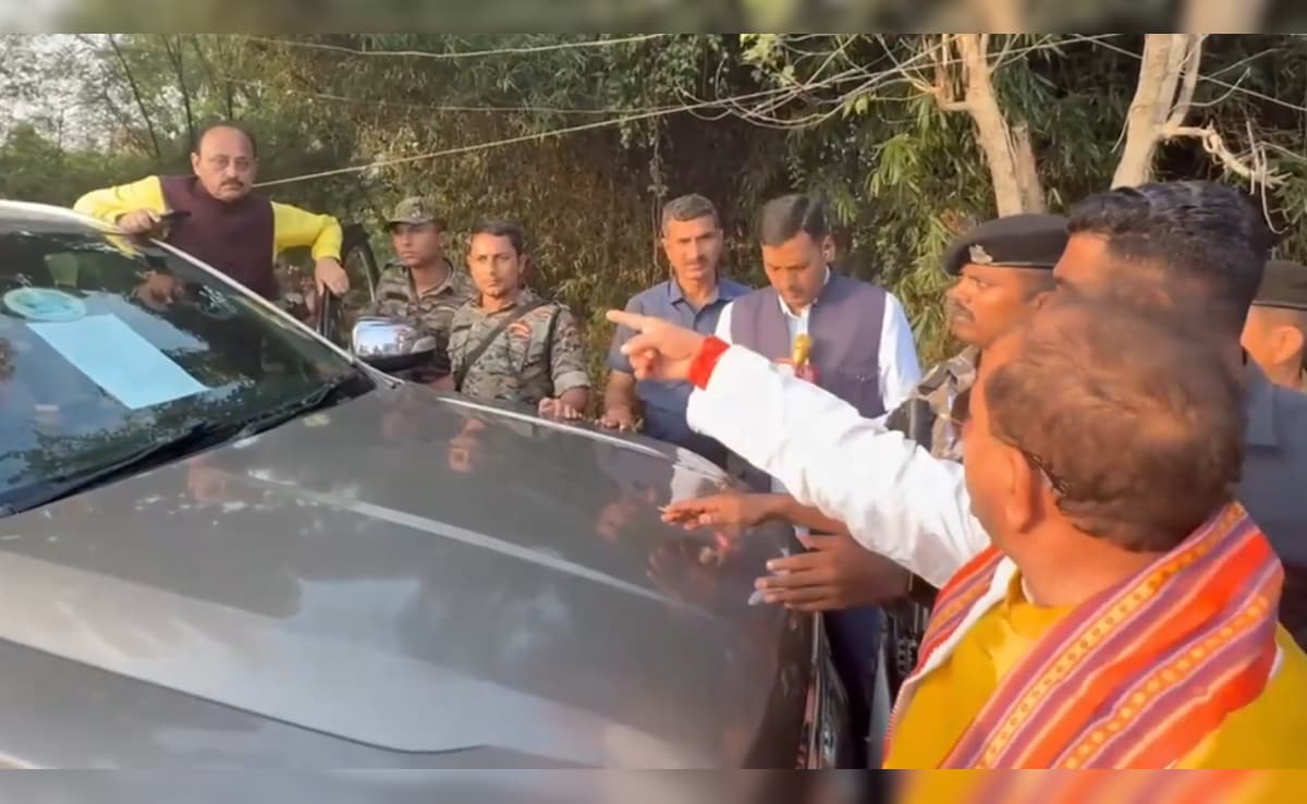 Video: Furious Face-Off Between Nitish Kumar's Deputy, RJD Leader On Poll Day