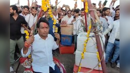 Anta by election: नरेश मीणा को समर्थकों ने खून से तोला, अंता में चुनाव प्रचार का वीडियो आया सामने