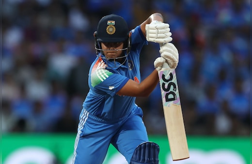 IND-W vs SA-W Final LIVE Score: टीम इंडिया को लगा चौथा झटका, हरमनप्रीत कौर 20 रन बनाकर आउट, भारत 223/4