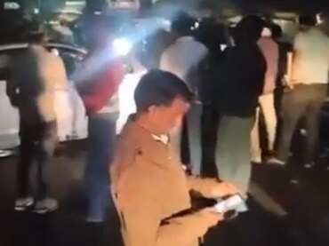 हाईवे पर तेज रफ्तार का कहर; एक ट्रैक्टर और दो कारों के बीच टक्कर, 12 लोग घायल, एक गंभीर