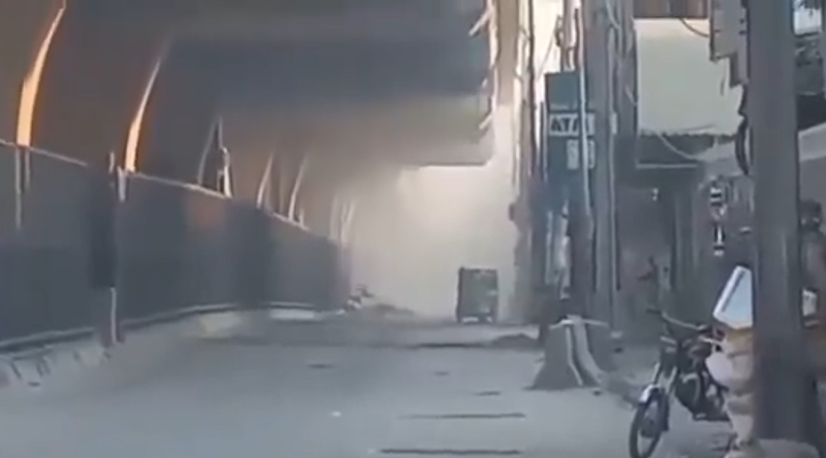 पाकिस्तान के पेशावर कैंट में बड़ा हमला, कई ताकतवर धमाकों की आवाज सुनी गई