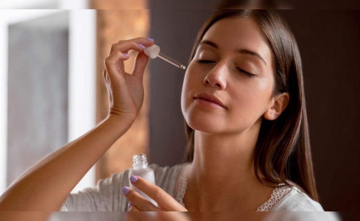 Vitamin C, Niacinamide, Glycolic Acid...चेहरे पर कौन सा सीरम किस समय लगाना चाहिए? स्किन की डॉक्टर से जान लें जवाब