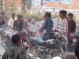 बर्थडे ब्वॉय को पहले केक से नहलाया फिर कर दी बेल्टों की बरसात, जन्मदिन का ये कैसा जश्न