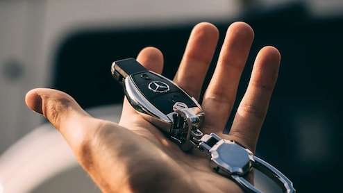 Car Loan Tips: 5 मजेदार टिप्स जो आपकी कार की EMI कर देंगे कम