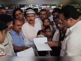 थप्पड़कांड पर बवाल: सांसद गणेश सिंह के खिलाफ FIR की मांग, कांग्रेस ने पुलिस थाने का किया घेराव   