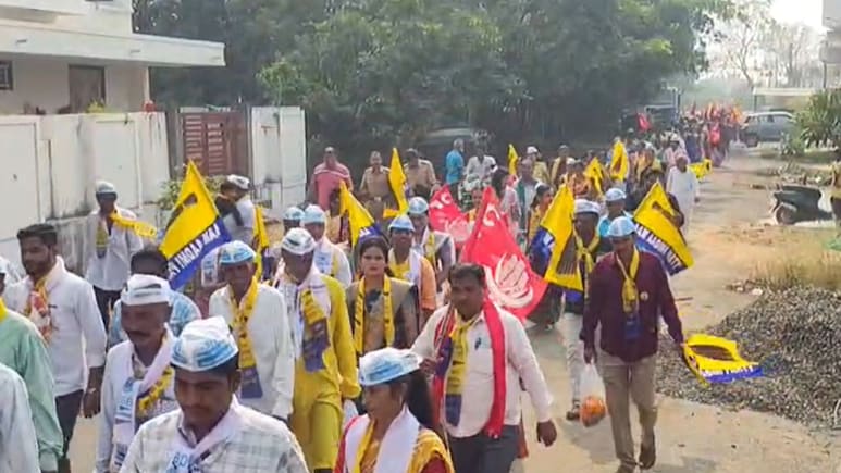 Amravati News: 'माघार घे, अन्यथा ठार करेन...' महिला उमेदवाराला धमकी, घरात घुसला, हात पकडला अन्..