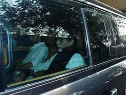 अलविदा धर्मेंद्र: हेमा मालिनी ने जोड़े हाथ, अमिताभ बच्चन वीरू को विदाई देने के बाद हुए इमोशनल, देखें तस्वीरें