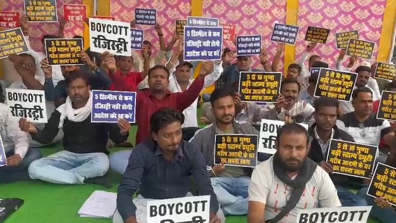 छत्तीसगढ़ में ज़मीन की बढ़ी दरों पर घमासान! BJP अध्यक्ष का काफिला रोका,कांग्रेस ने दिया व्यापारियों को समर्थन