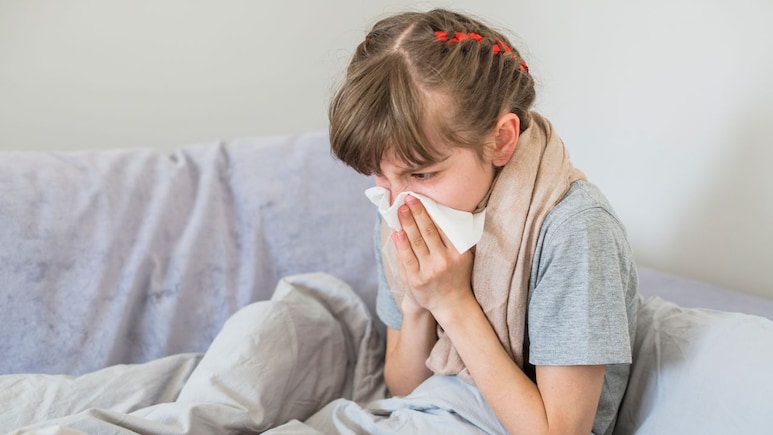 बच्चे को सर्दी-खांसी में जरूर खिलानी चाहिए ये 8 चीजें, पीडियाट्रिशियन ने शेयर की लिस्ट बच्चे को सर्दी-खांसी में जरूर खिलानी चाहिए ये 8 चीजें, पीडियाट्रिशियन ने शेयर की लिस्ट