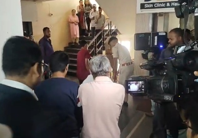 न्यूज एंकर ने दफ्तर में फांसी लगाकर की आत्महत्या, अगले महीने होने वाली थी शादी; कार्ड भी बंट चुके थे