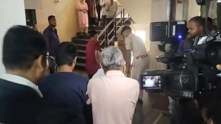 महिला न्यूज एंकर ने चैनल के दफ्तर में ही लगा ली फांसी, जानिए आखिर हुआ क्या