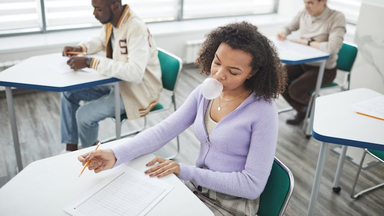 What Happens If You Accidentally Swallow Bubble Gum? Myths, Risks And When To Seek Help