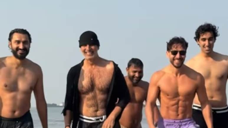 Watch: Akshay Kumar, Tiger Shroff And Their Band Of Ocean 9 Make Waves On Juhu Beach