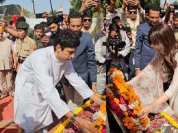 120 Bahadur: फरहान अख्तर और राशि खन्ना ने जोधपुर में रियल लाइफ हीरो को दी श्रद्धांजलि, स्टार्स को देखने उमड़ी फैंस की भीड़