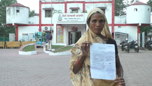 CG Police: खाकी फिर हुई शर्मसार, गुमशुदा बच्ची को ढूंढने के लिए पुलिस ने परिजनों से मांगे पैसे