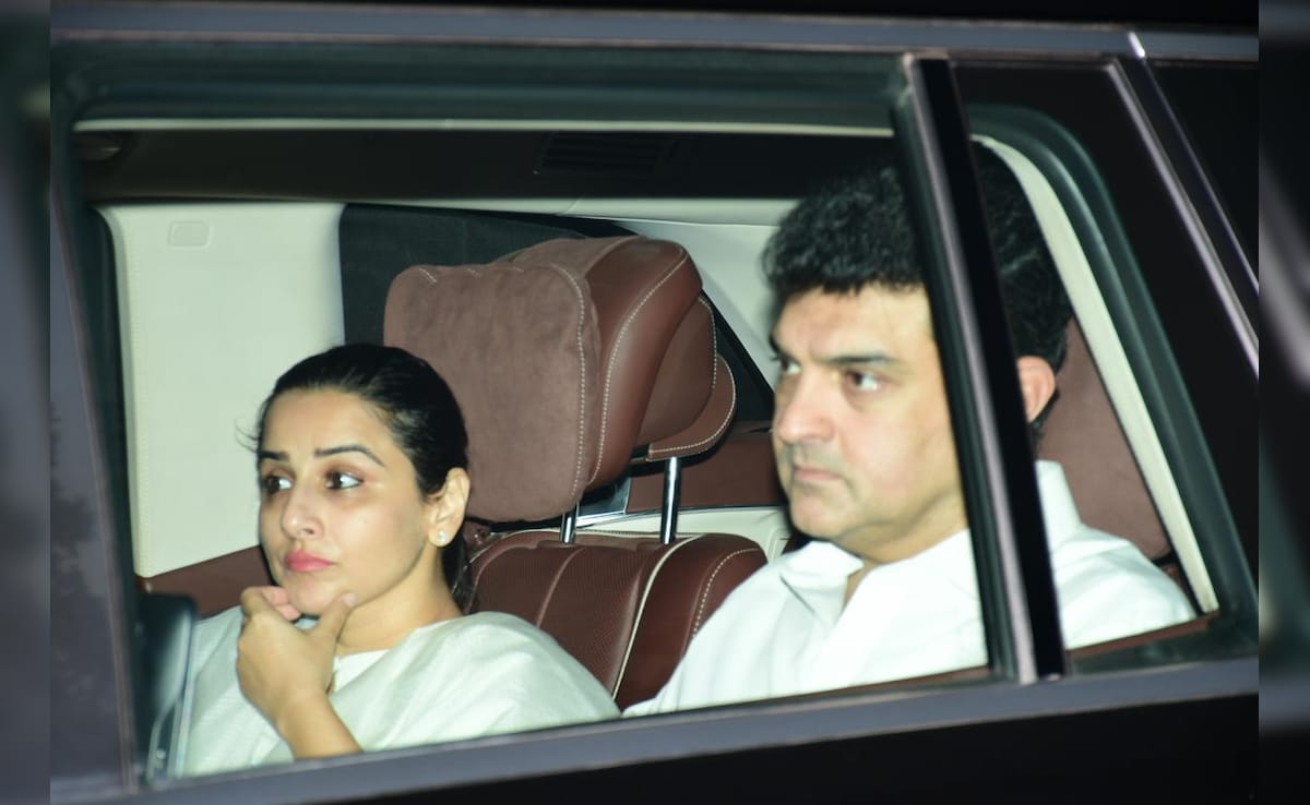 धर्मेंद्र की प्रार्थना सभा में उमड़ा पूरा बॉलीवुड, सलमान, रेखा, ऐश्वर्या, अभिषेक, शबाना सब पहुंचे- देखें PICS