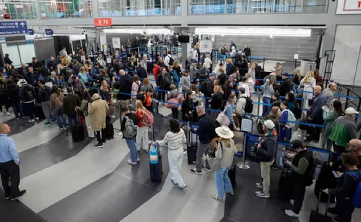 अमेरिका में हाहाकार! 40वें दिन में शटडाउन, हजारों फ्लाइट्स कैंसिल, फिर भी जिद पर क्‍यों अड़े हैं ट्रंप