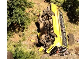 छात्रों से भरी बस 150 फीट गहरी खाई में गिरी, 1 छात्र की मौत, करीब 30 घायल