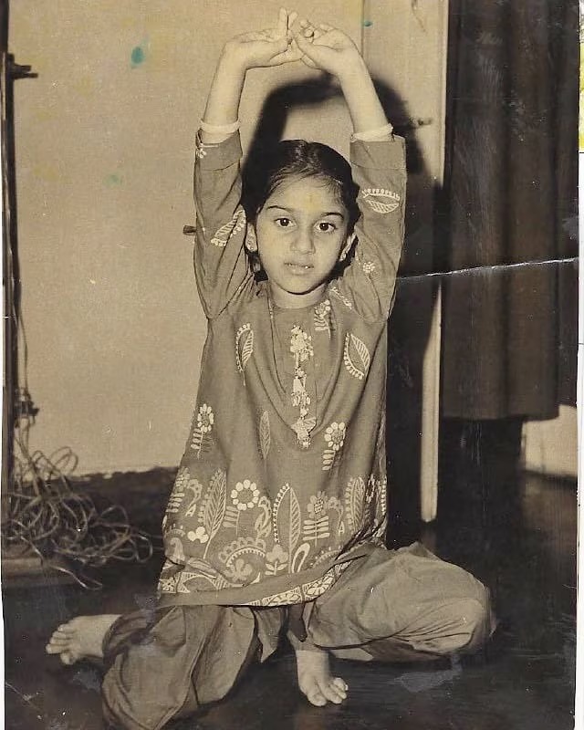 इस एक्ट्रेस ने 90s में दिया माधुरी-श्रीदेवी को टक्कर, करियर के पीक पर स्टारडम से हुई दूर, अब विदेश में बनाया नाम