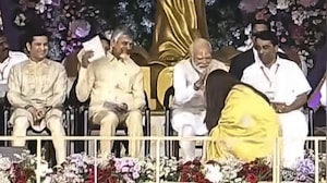 Aishwarya Rai Touches PM Narendra Modi's Feet After Her Powerful Speech At Sathya Sai Baba's Centenary Celebrations