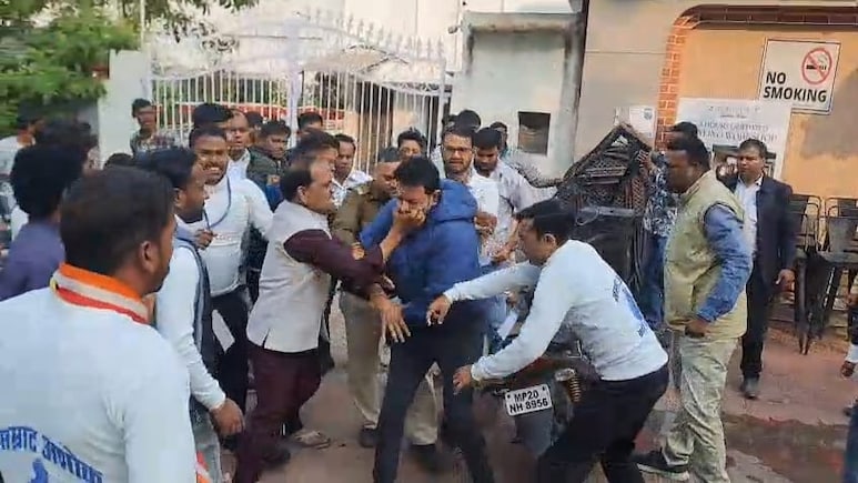 Dalit Politics: जबलपुर के मानस भवन में महासम्मेलन के दौरान बवाल, पेरियार की सच्ची रामायण पुस्तक बिकने से बिगड़े हालात